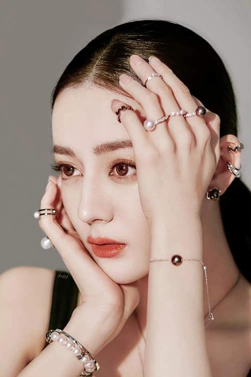 女明星的手图片_女明星的手谁好看_女明星手小的